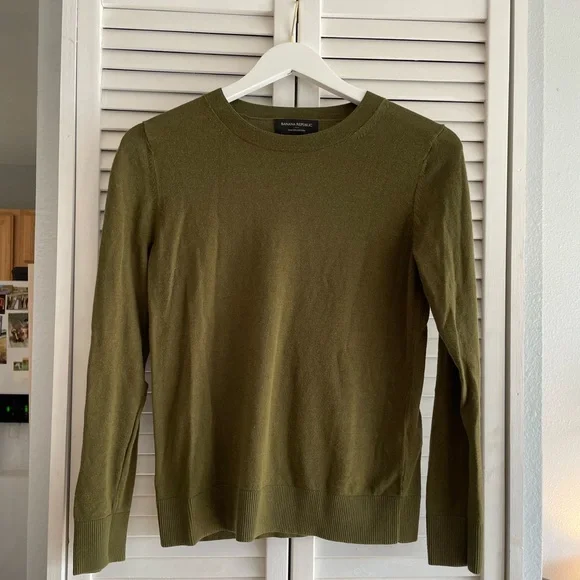 Banana Republic Olive Green Forever Crew Neck Sweater - Picture 2 of 9